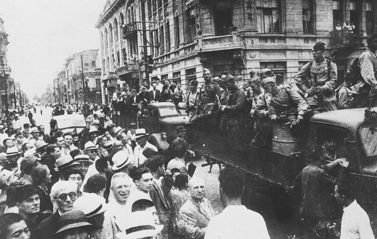 16 сентября принимал парад в харбине. Харбин 1945. Парад в Харбине 1945г. Советские войска в Маньчжурии. 1945 Г..