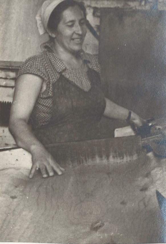 ГАПК. Фотофонд, 02400. Надежда Терехина, ударник коммунистического труда Океанского фанзавода. 1963 г. .jpg