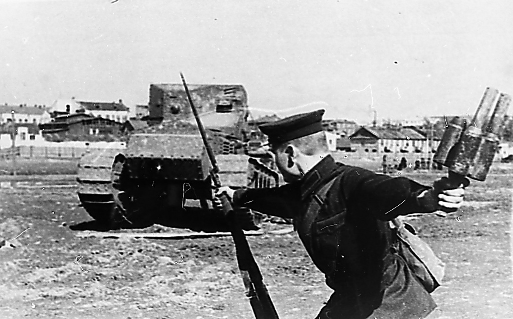 14. Занятия в военных кружках по районам г. Владивостока в годы войны, 1942- 1943 гг., ГАПК, фотофонд, 01246.jpg