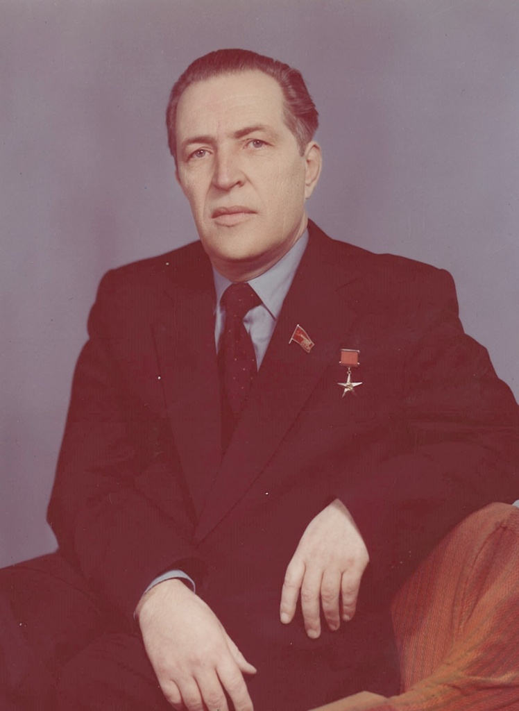 Р-1660. Оп.1. Д.32. Л.4. Ломакин В.П. - первый секретарь Приморского крайкома КПСС, герой соцтруда, 1982 г..jpg